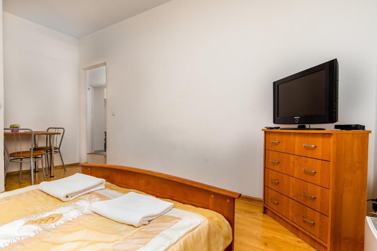 Koral Hostel *